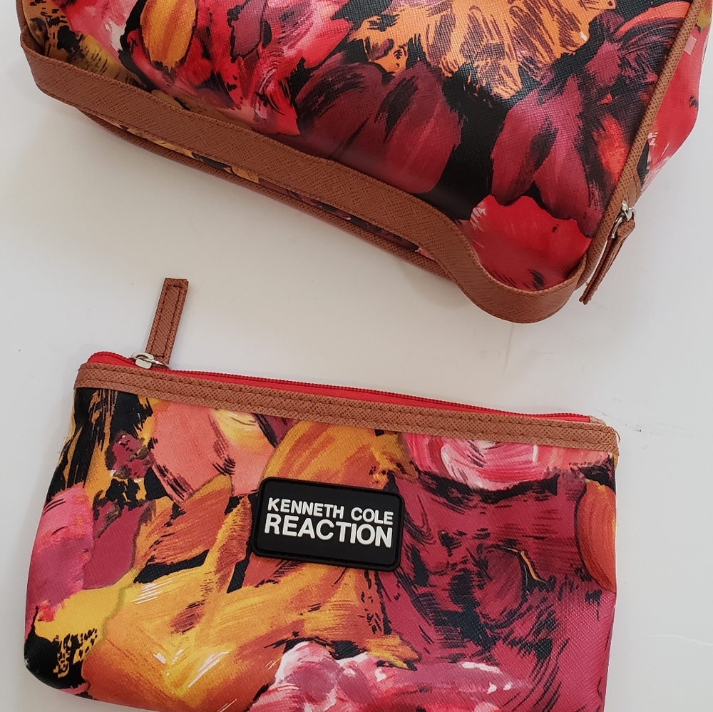 Kenneth Cole Reaction cosmetic bag set